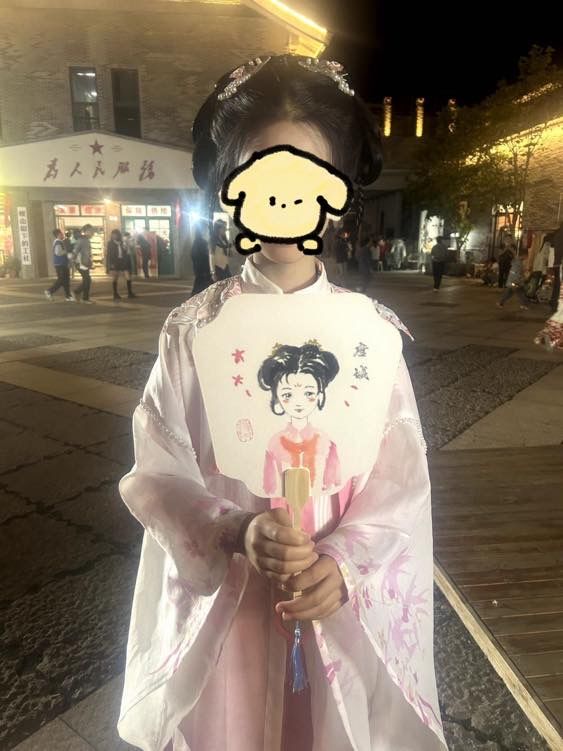 漫画手绘人物扇子-襄阳市圣火广告有限公司